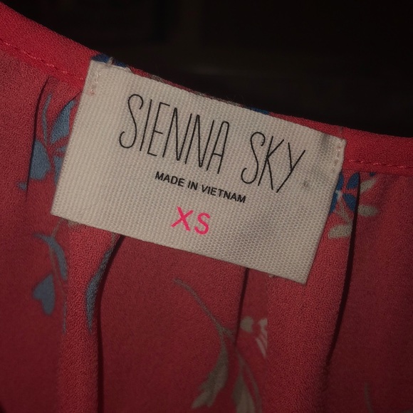 Cute orange top - Picture 2 of 2